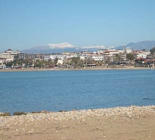 Blick auf den Strand der Türkischen Reviera