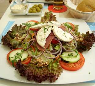 Ein "kleiner" Salat.......lecker!!!!!