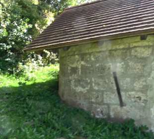 Brunnenhaus mit Quelle Lonsingen