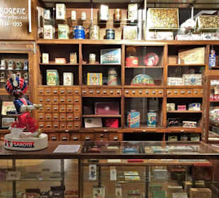 Blick in einen alten Laden im Schokoladenmuseum