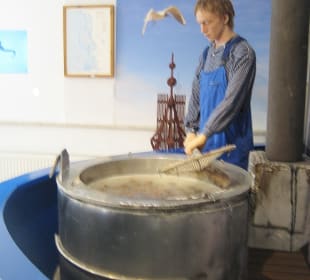 Lebensgroße Figuren bei der "Arbeit"