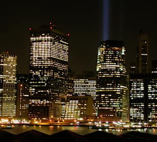Blick nach Manhattan bei Nacht