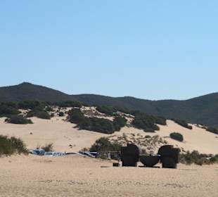 Le auto spariscono fra le dune