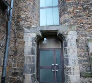 Epitaphe an der Außenmauer