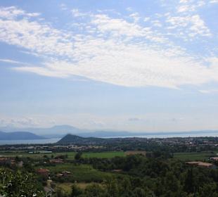 Blick auf Manerba mit dem "Rocca di Manerba"