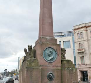 Die Verfassungssäule auf dem Rondellplatz