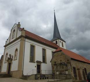 Schnackenwerth: die Gaden bei der Kirche