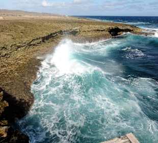 Küste und Brandung an der Boka Tabla