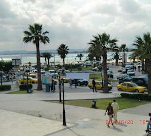 Blick auf Kreisverkehr und Bucht von Hammamet