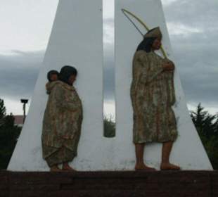 Памятник индейцам в столице Порвенир.