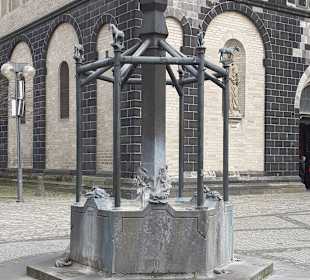 Quirinusbrunnen am Münsterplatz
