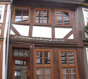 Schiefes Haus