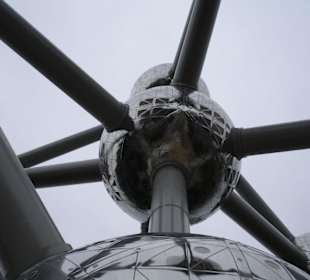 Unter dem Atomium