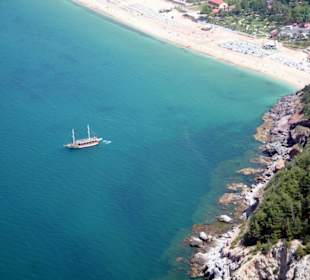 Blick von der Burg auf den Strand von Alanya