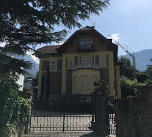 Ein Anwesen am Wegesrand