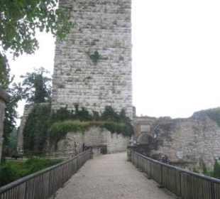 Übergang von der Vorburg zur Burg