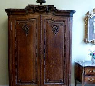 Kleiderschrank im Schlafzimmer