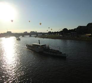 Dampferparade mit Ballonglühen
