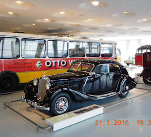 Музей Мерседес-Бенц