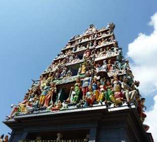 Der Haupteingang an der South Bridge Road