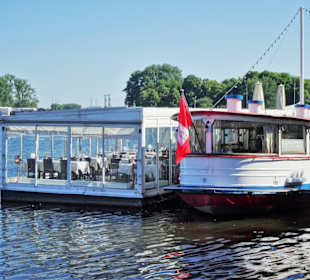 Restaurants auf dem Wasser der Binnenalster