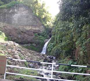 Wasserfall im Gebirge