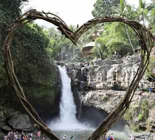 Ausflug zum Wasserfall auf Bali