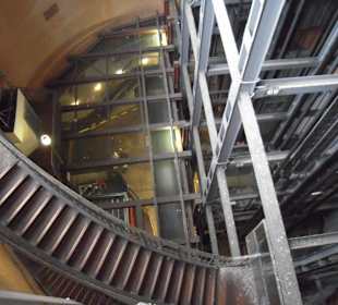 Zum Elbtunnel