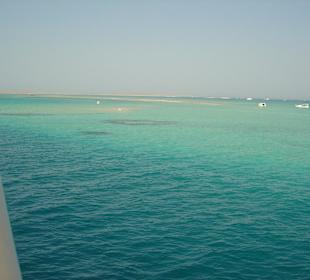 Blick vom Boot aufs Meer