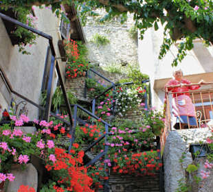 In Richtung der kleinen Kirche