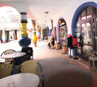 Sitzplätze im großen Innenhof