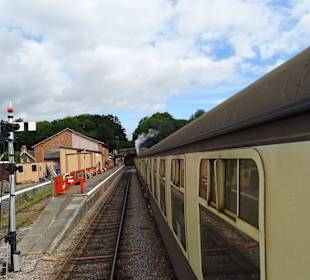 Halt auf einem der Bahnhöfe