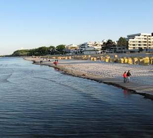 Strandspaziergang im Frühjahr