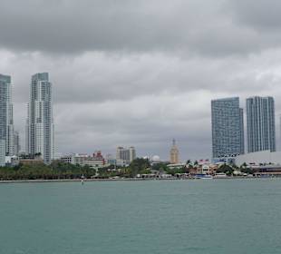 Skyline vom Wasser her