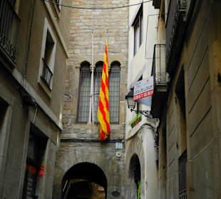 Carrer Paradis mit dem Rundbogen