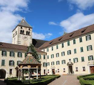 Innenhof mit Klostergebäuden
