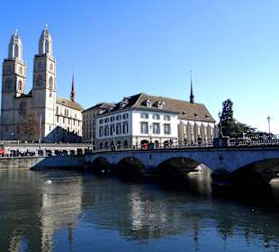 Набережная реки Лиммат и собор Гроссмюнстер