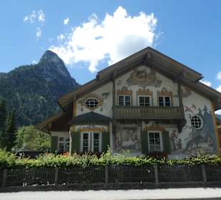 Blick von Oberammergau zum 1342 Meter hohen Kofel