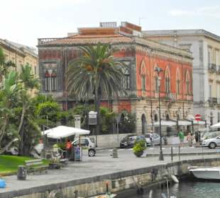 An den Brücken ein Haus im venezianischen Stil