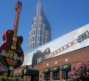 Am Hard Rock Cafe geht die Tour los