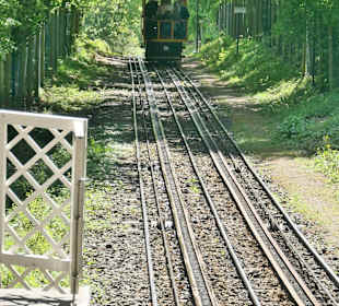 Fahrt mit der Standseilbahn Nerobergbahn