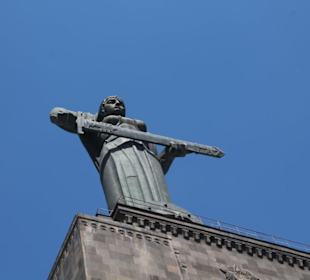 Mutter Armenia - Statue