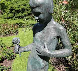 Skulptur Rosenjunge