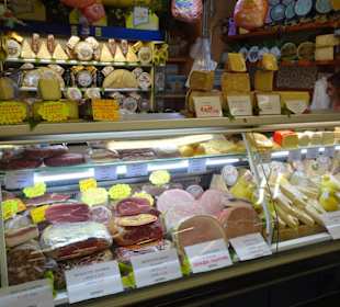 Rundgang durch die Markthalle San Benedetto