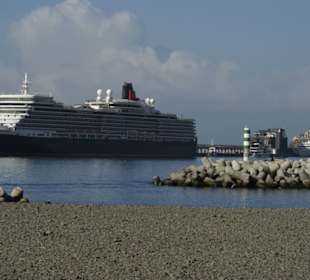 Im Hafen von Funchal die Queen Elizabeth