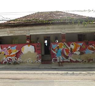 Sieht von außen aus wie eine Obdachlosenunterkunft