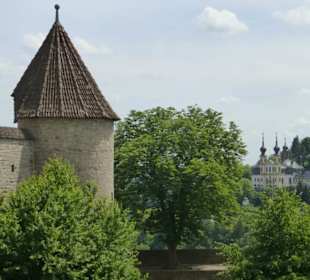 Blick vom Äußeren Burghof zum Käppele