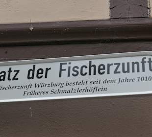 Am Platz der Fischerzunft mit der Zobelsäule