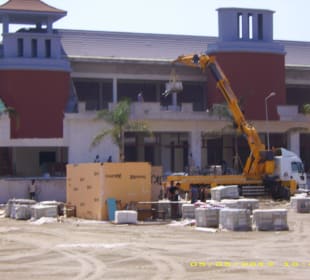 Das neue Shopping-Center vor Royal Dragon
