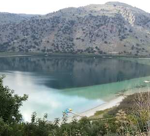 Der Kournas-See in ca.  7 km Entfernung 